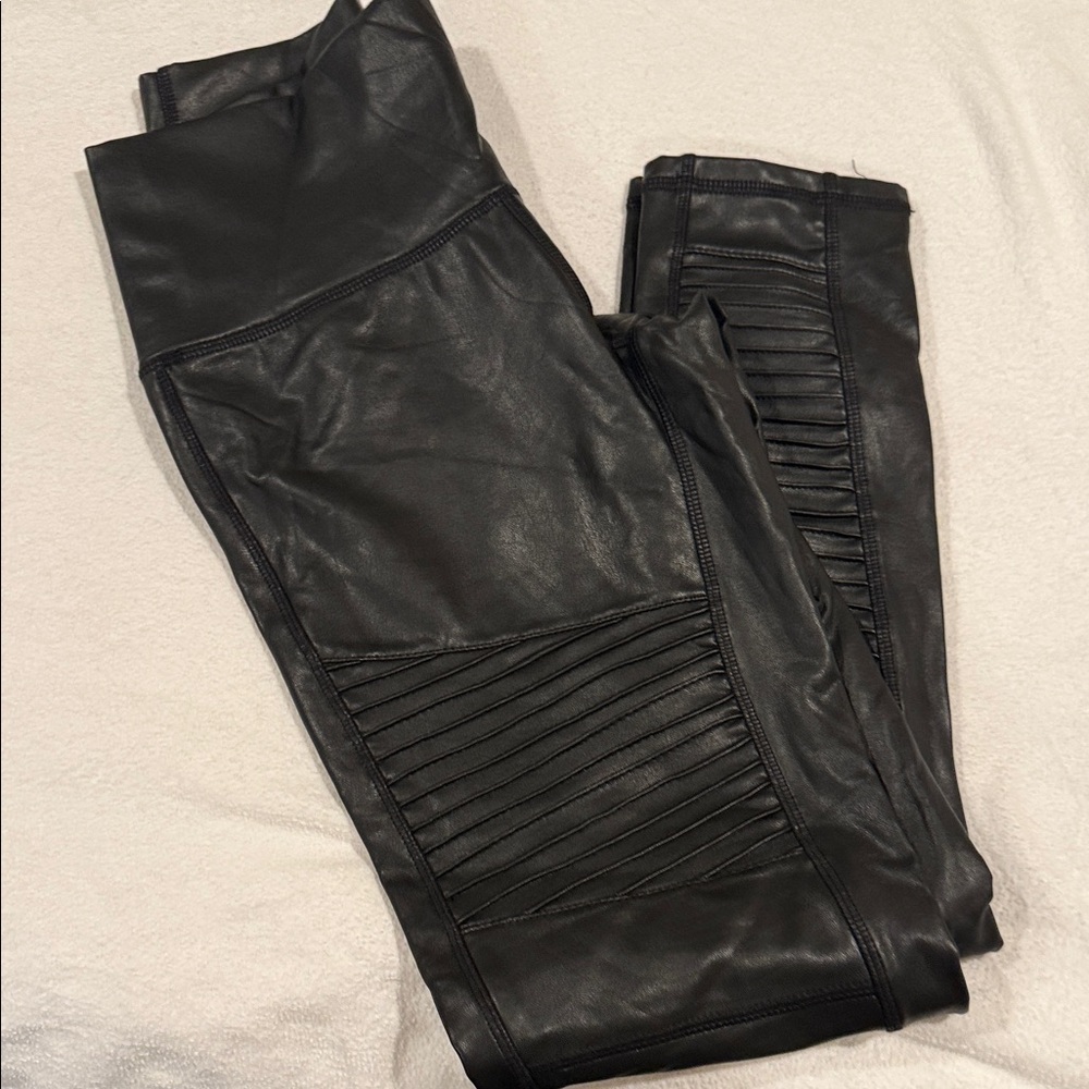7 For All Mankind Black Faux Leather Leggings - Picture 5 of 5